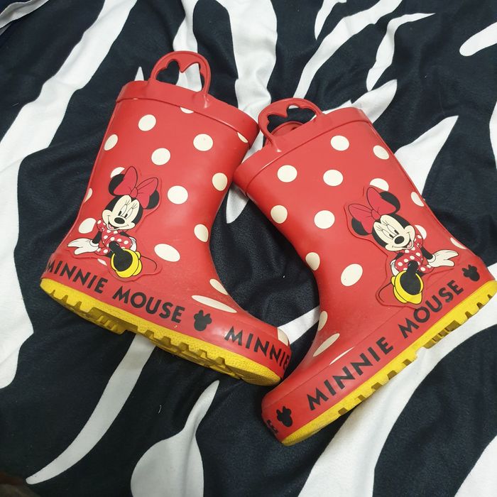 Haine originale si incalțaminte in stare super buna