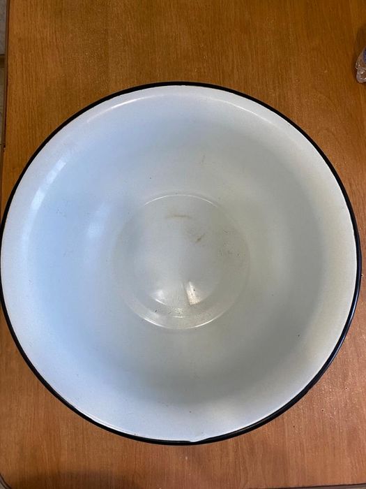 Посуда эмалированная кухонная.