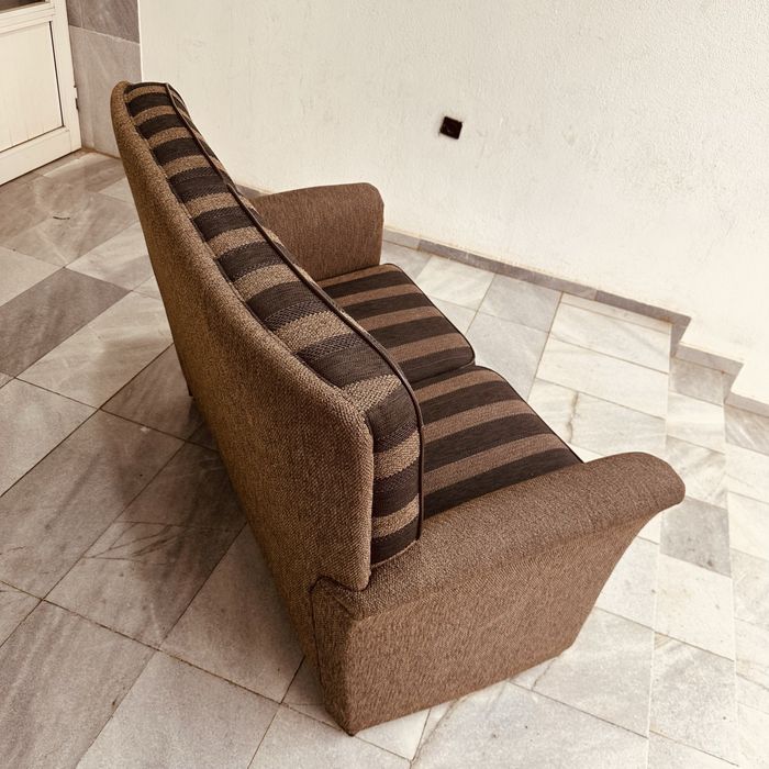 Холандски двуместен диван – вълнена дамаска, отлично състояние