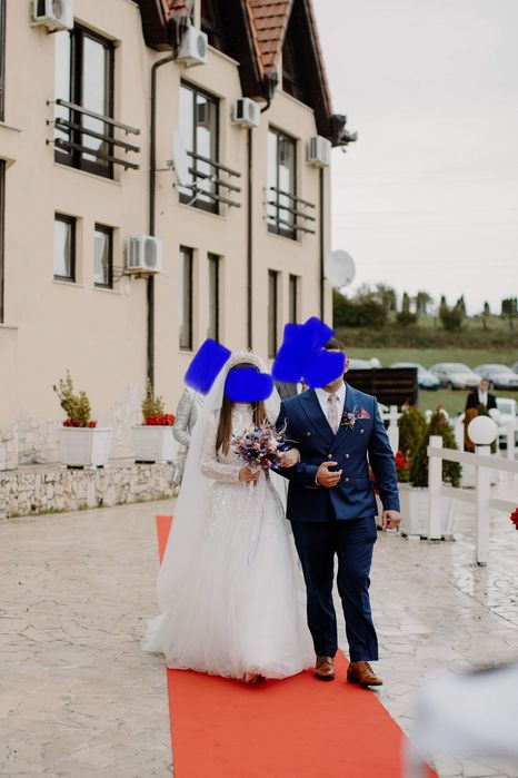 Costum mire deosebit