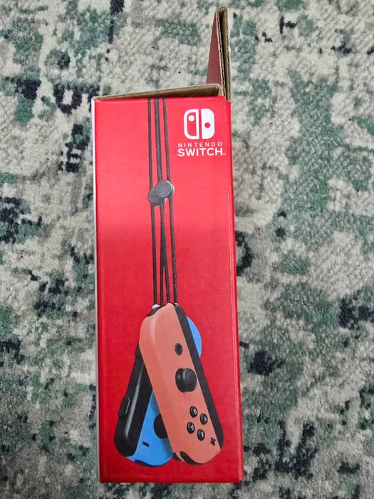 controlere Nintendo Switch Joy-Con în culorile Neon Red și Neon Blue