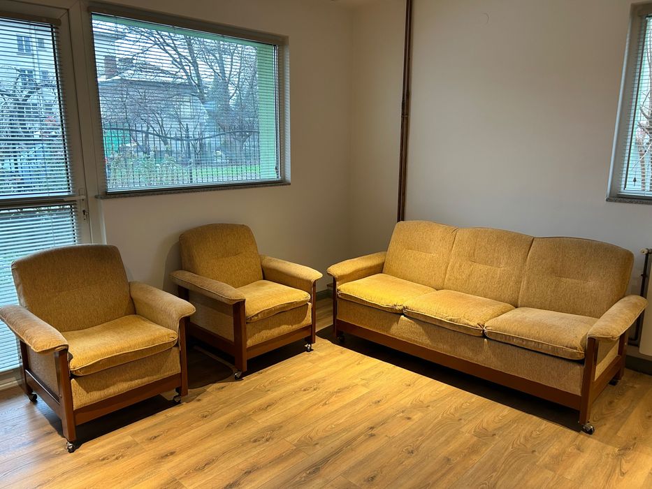 Претапицирана холова гарнитура