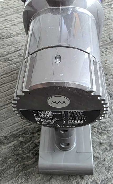 Aspirator vertical Dyson DC45. bateria originala, incarcatorul original, teava si perie motorizata