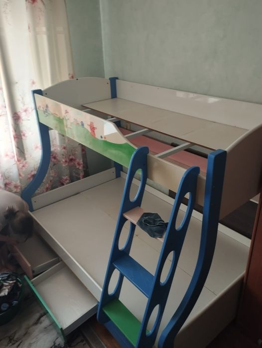 Продам кровать двухярусную