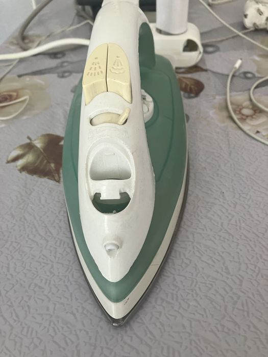 Продам электрический утюг