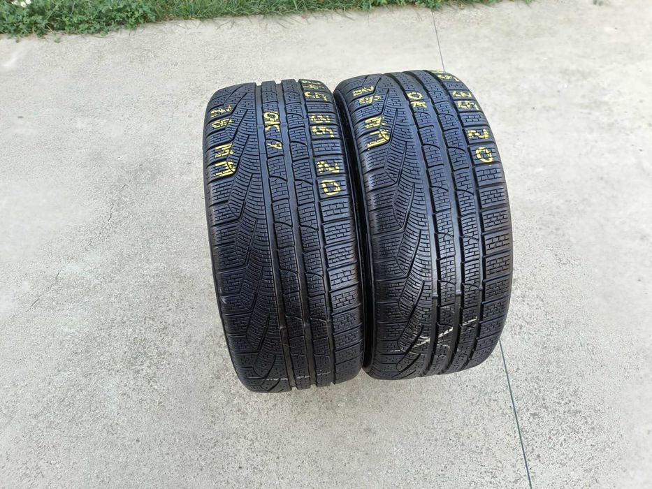Doua anvelope iarna 245 35 20 pirelli sottozero 2 profil de 7,8 mm