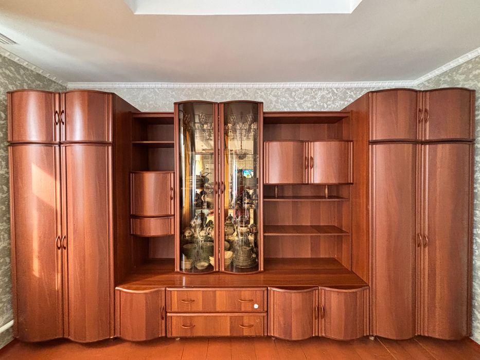 Стенка-горка для гостиной