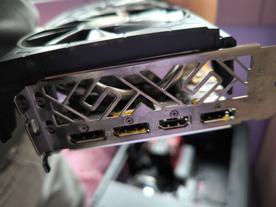 Sapphire NITRO+ RX 5700 XT BE 8GB GDDR6 – 3 ventilatoare, backplate, testabila