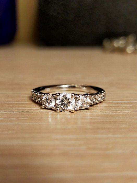 Кольцо золотое 750 проба с бриллиантами