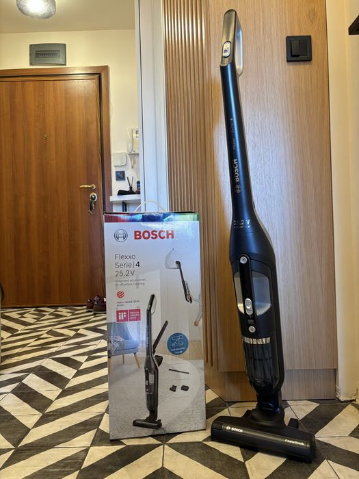 Вертикална безжична прахосмукачка Bosch Flexxo Serie 4