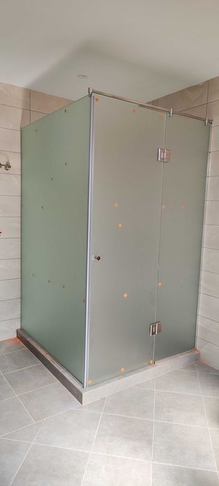 Паравани за баня и стъклени врати от закалено стъкло 8мм. 10мм.