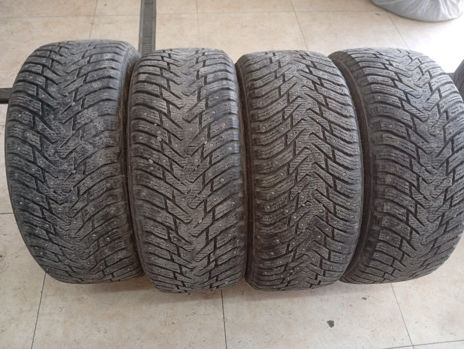 Продам комплект авто шин