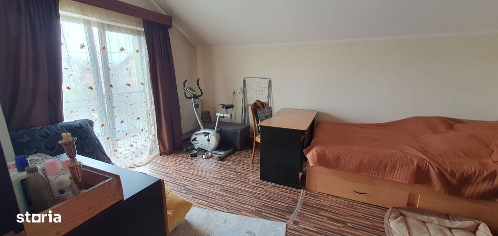 Proprietar vând casă individuală pe colț în zonă liniştită