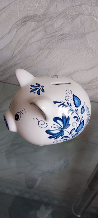Продам новую - копилку Свинку .