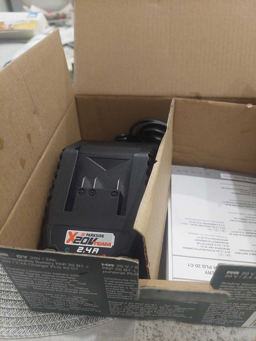 НОВИ PARKSIDE комплект батерия и зарядно 20V 2 Ah