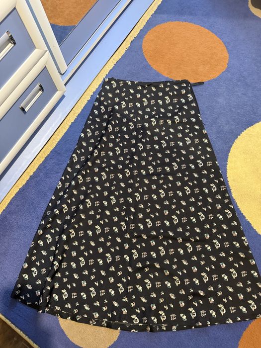 Женская юбка , атласная в цветочек