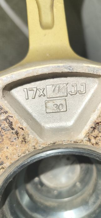 Продам диски 114.3×5 , шинами 225×65r16