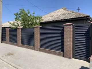 Garduri și porți stil jaluzea șipcă metalică tabla cutata