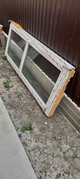 Пластиковая дверь б/у