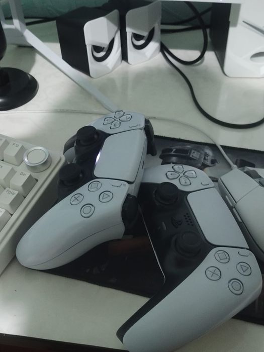 Продам ps5 в хорошем состояние