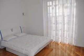 Дава се под наем Двустаен апартамент в Бургас, Зорница - 53 кв.м за 204 € - Снимка #2