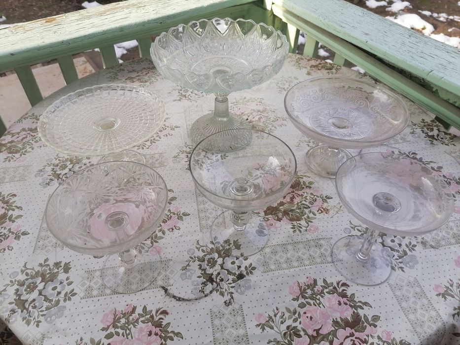 Посуда и принадлежности  столовые