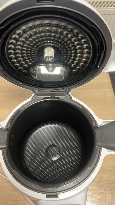 Multicooker Tefal.