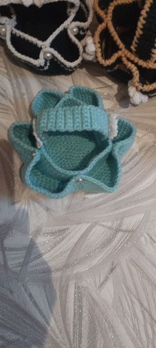 вязаные корзинки (ручная работа)