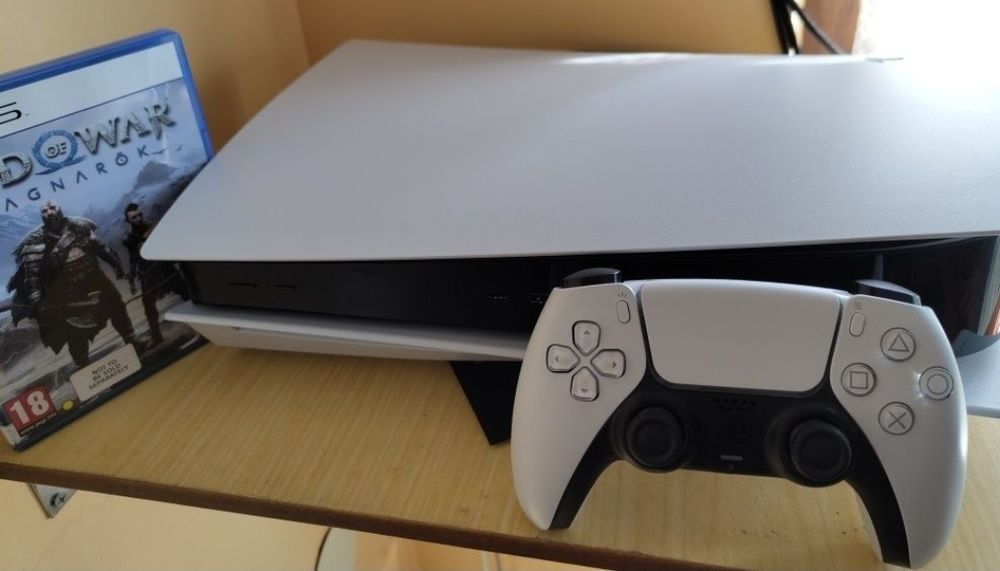 PS5 play station 5 cu disck, 3 jocuri, un controller si stand