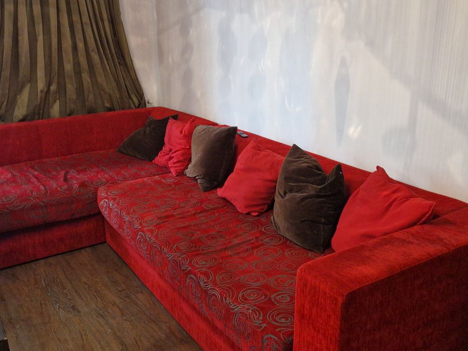 Canapea sufragerie rosie