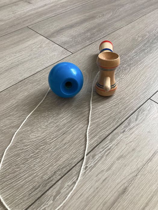 Kendama albastra