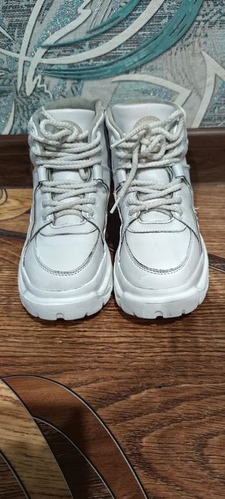 Зимние кроссовки на девочку