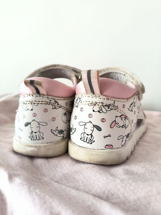 Сандали на девочку 24 р-р