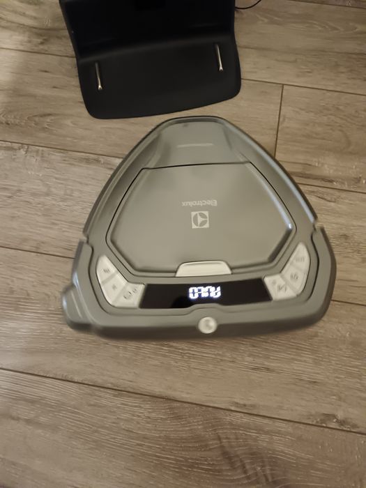 Vand aspirator robot automat