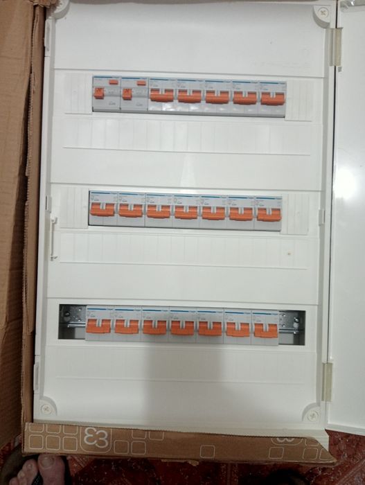 Tablou electric marca Hager și material impermeabil cu sifon