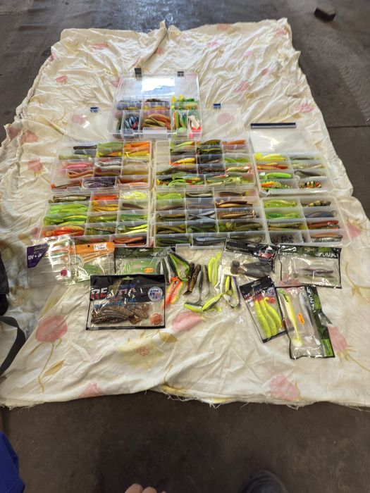 Чанта Fox иСиликонови примамки Awaruna,Keitech,Relax,Gunki,Savage Gear