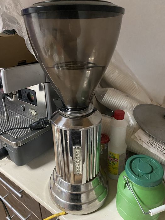 Продам кофемашину laCimbali