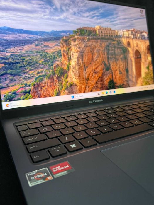 Laptop ASUS VivoBook AMD Ryzen 5 5600H 8GB, 1Tb SSD, AMD Radeon OLED