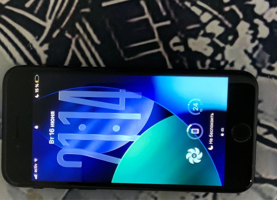Iphone se 2020 // 64 // коробка // 75% акб