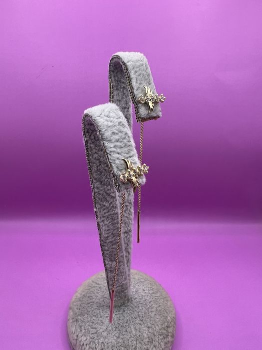 Продам золотые серьги - гвоздики.