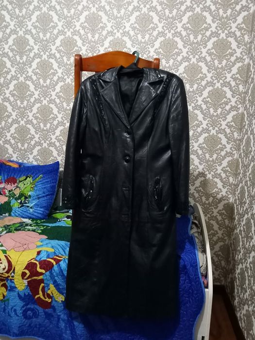 Срочно женский  кожаный  плащ