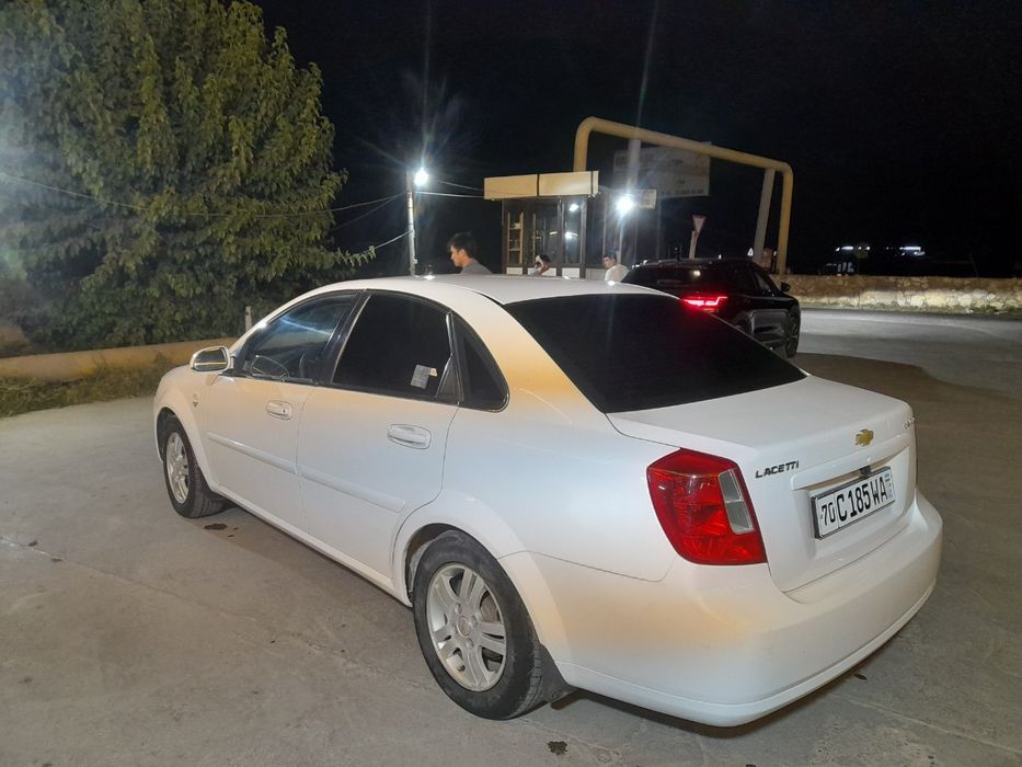 Ласетти 2011.  2 позится