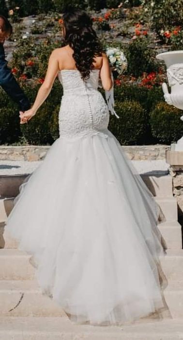 Model superb cu trena ajustabilă.