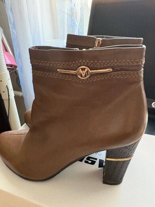 Полусапоги , кожа натуральная .