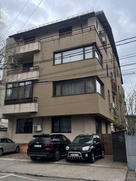 Inchiriez apartament 3 camere zona Bucurestii Noi centrala proprie