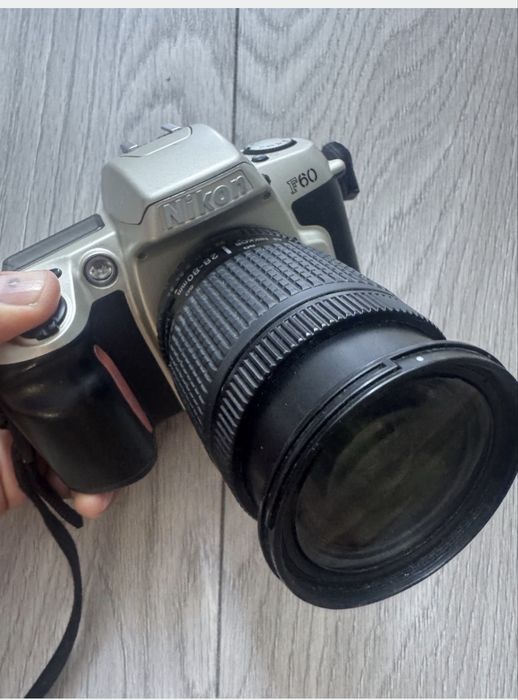 Aparat foto Nikon f60  cu film functional