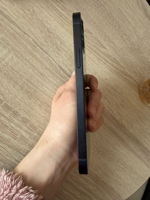 Продам айфон 12