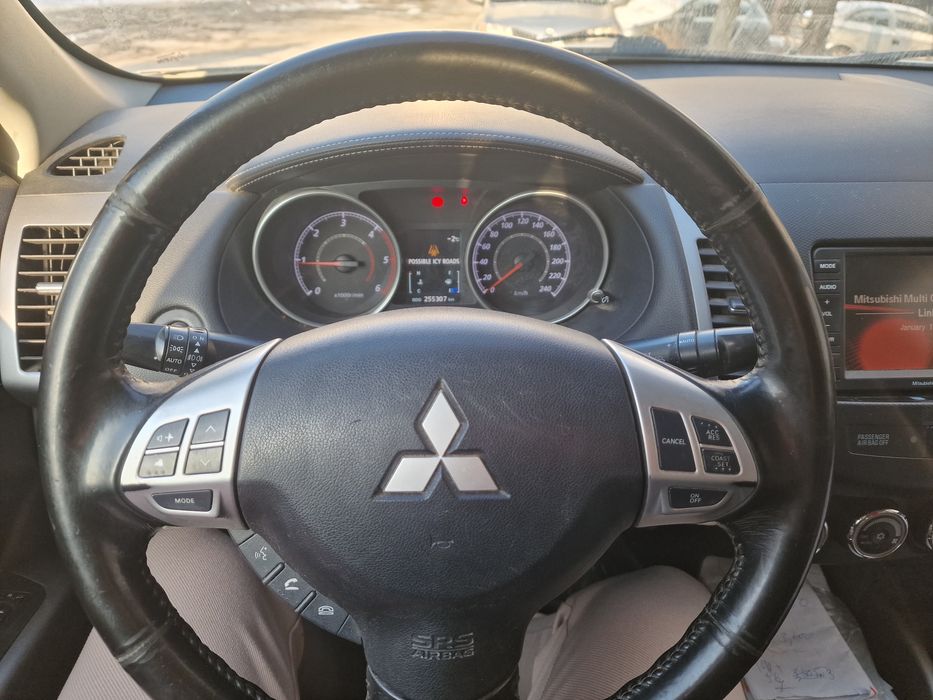 Vând mitsubishi outlander