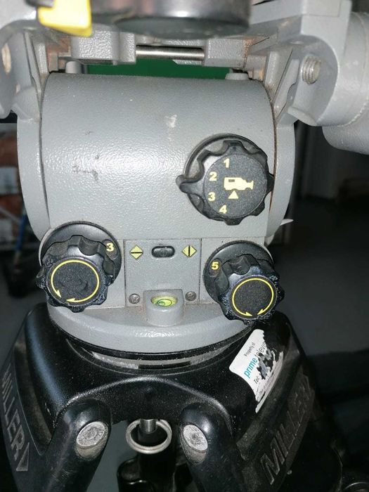 Trepied profesional Miller din fibră de carbon