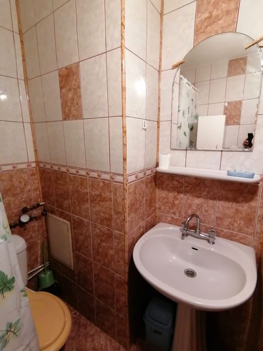 Camera de închiriat